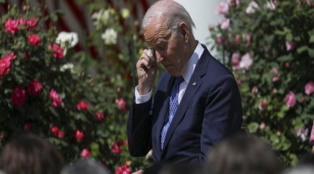 Bayden ABŞ bayraqlarının yarıya endirilməsini əmr edib