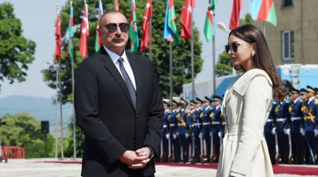 Президент Ильхам Алиев и первая леди Мехрибан Алиева выразили соболезнования экс-президенту Литвы Валдасу Адамкусу