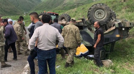 Türkiyədə hərbi maşın aşıb- Yaralılar var