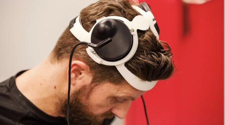 Beyin implantları iflic olan insanın yenidən yeriməsinə kömək etdi - VİDEO