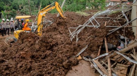 Çində torpaq sürüşməsi nəticəsində 19 nəfər ölüb