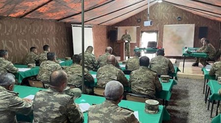 Müdafiə naziri iclas keçirdi - Mümkün təxribatların qarşısını almağı tapşırdı