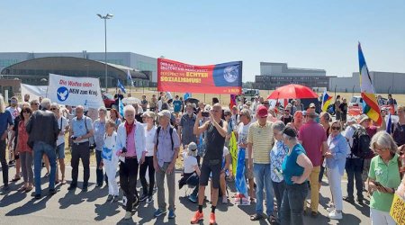 Almaniyada NATO-nun təlimlərinə qarşı aksiya keçirilib