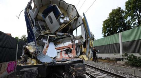 Çexiyada qatarla yük maşını toqquşub, 20-dən çox insan xəsarət alıb