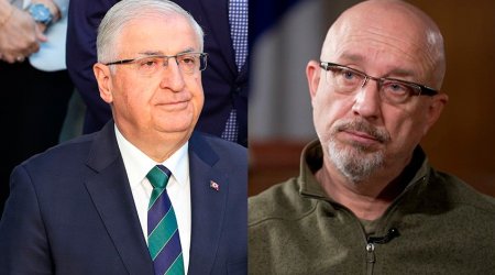 Türkiyə və Ukraynanın müdafiə nazirləri  taxıl sazişini  müzakirə ediblər