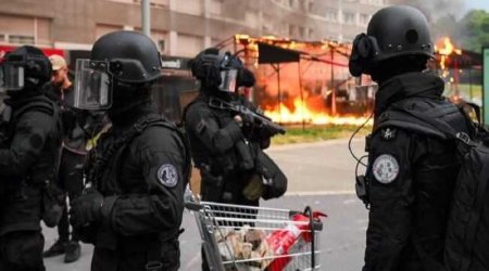 Fransada 10 şəhərdə komendant saatı tətbiq edilib