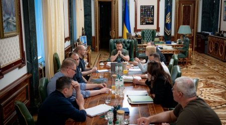 Zelenski kənd təsərrüfatı məhsullarının ixracı ilə bağlı müşavirə keçirib