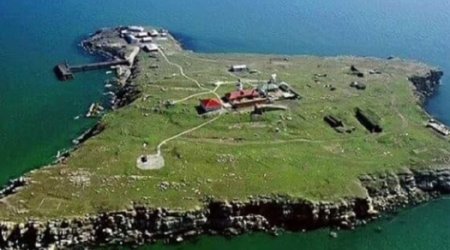 Россия вновь атакует остров Змеиный