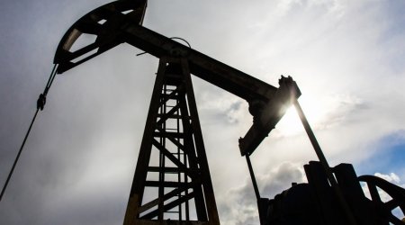 Azerbaijani oil price drops again