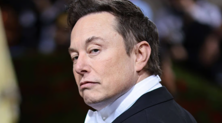 Frans Press İlon Maskı məhkəməyə verib