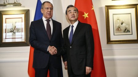 Çinin XİN rəhbəri Lavrovla Ukraynadakı müharibəni müzakirə edib