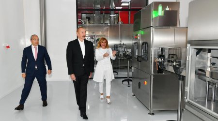 Əliyev Bakıda “Diamed” dərman istehsalı zavodunun açılışında iştirak edib