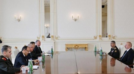 Президент Ильхам Алиев принял министра национальной обороны Турции