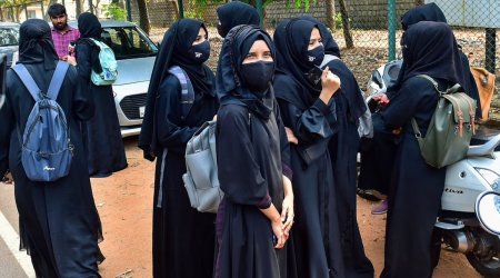 Fransa dövlət məktəblərində niqab geyimini qadağan edib 