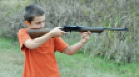 Türkiyədə tüfənglə oynayan uşaq anasını öldürüb