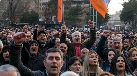 Ermənistanda aksiya zamanı partiya sədri saxlanılıb