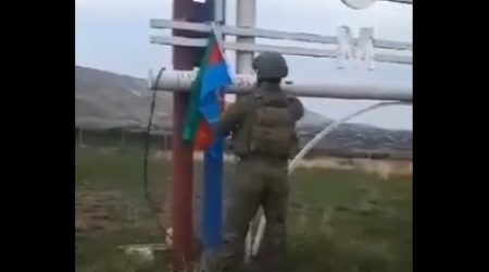 Распространены кадры поднятия азербайджанского флага в Агдере - ВИДЕО