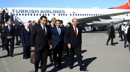 Ersin Tatar Azərbaycana gəldi