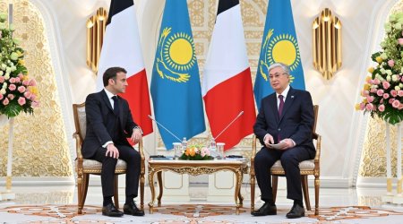 Президенты Казахстана и Франции провели переговоры в узком формате
