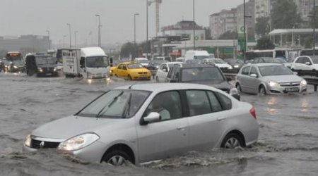 Türkiyədə leysan yağışları nəticəsində şəhərləri su basıb