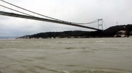 İstanbul boğazında gəmilərin hərəkəti dayandırılıb