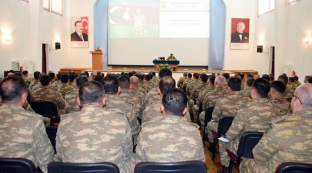 Müdafiə Nazirliyində hərbçilərin maaşı ilə bağlı toplantı keçirilib