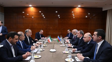 Azerbaijani, Iranian FMs discuss bilateral, regional issues