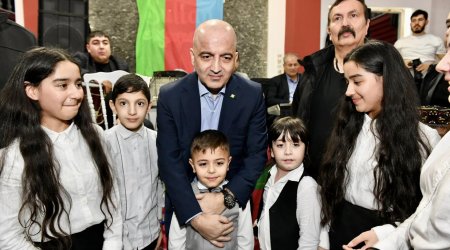 Mənsimov azərbaycanlı uşaqlarla birgə bayram keçirib - FOTOLAR