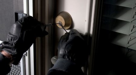 Bakıda mənzildən 14 min manat pul və qızıl-zinət əşyaları oğurlanıb