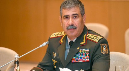 Глава Минобороны Азербайджана выразил соболезнования турецкой стороне