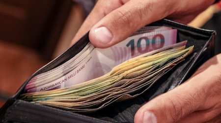 Ötən il muzdla çalışanların orta aylıq əməkhaqqı 933,8 manat olub