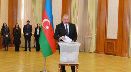 Алиев проголосовал в Ханкенди