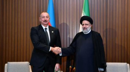 Раиси поздравил Алиева с победой на внеочередных выборах