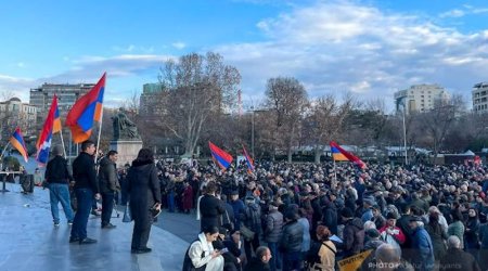 İrəvanda Paşinyanın istefası tələbi ilə mitinq keçirilir