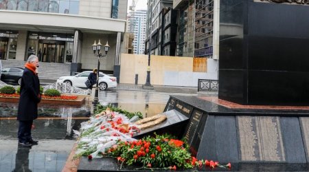 UK ambassador visits Khojaly Massacre Memorial