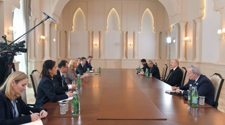 President Ilham Aliyev receives EU Commissioner for Energy