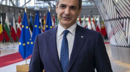 Премьер Греции поздравляет Ильхама Алиева