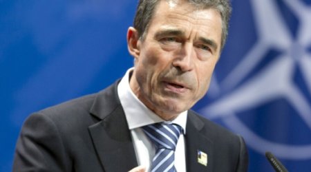 Экс-генсек НАТО назвал «болтовней» слова Макрона