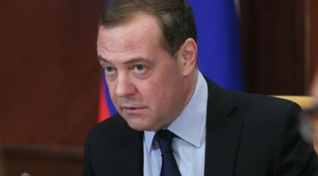 Медведев все отрицает