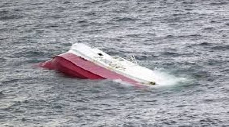 Yaponiyada kimyəvi maddələr daşıyan tanker çevrilib, ekipaj üzvləri axtarırılır