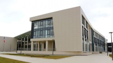 Во Франции около 30 школ закрыли из-за угрозы взрыва