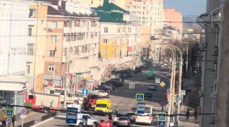 Беспилотник врезался в здание МВД в Белгороде