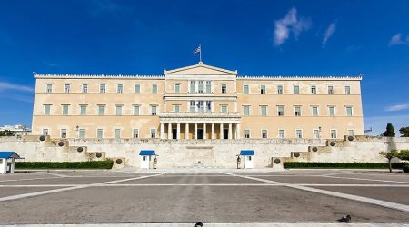 Два члена правительства Греции подали в отставку