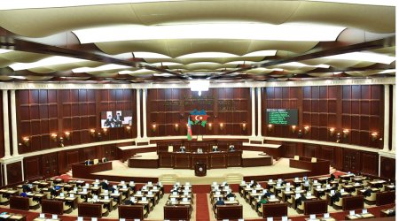 Parlament bu gün bəzi rayonlara yeni hakimlər təyin edəcək - İclas başlayıb