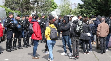 Полиция разогнала крупнейший во Франции сквот мигрантов в пригороде Парижа
