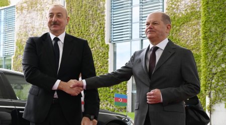 Ильхам Алиев и Олаф Шольц проводят пресс-конференцию