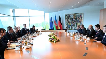 Началась встреча президента Азербайджана и канцлера Германии в расширенном составе