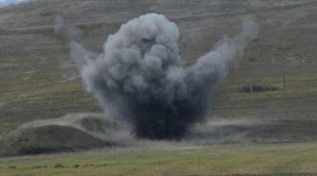 В Агдаме грейдер подорвался на противотанковой мине, водитель получил травмы