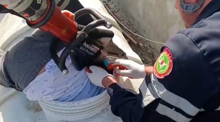 В столичном поселке спасли мужчину, застрявшего в резервуаре с водой