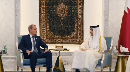 Ceyhun Bayramov Qətərin baş naziri və xarici işlər naziri ilə görüşüb